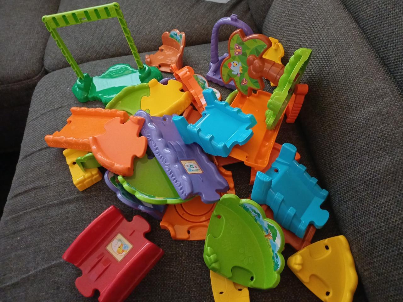 Vthech hondenhok en boom