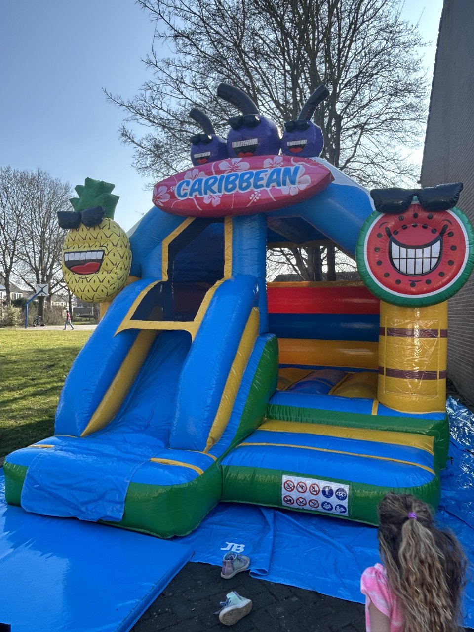 Te huur springkussen met slide