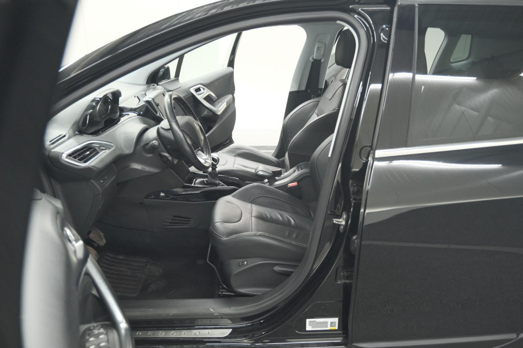 Peugeot 2008 puretech 130 gt-line | trekhaak | camera | apple carplay | par