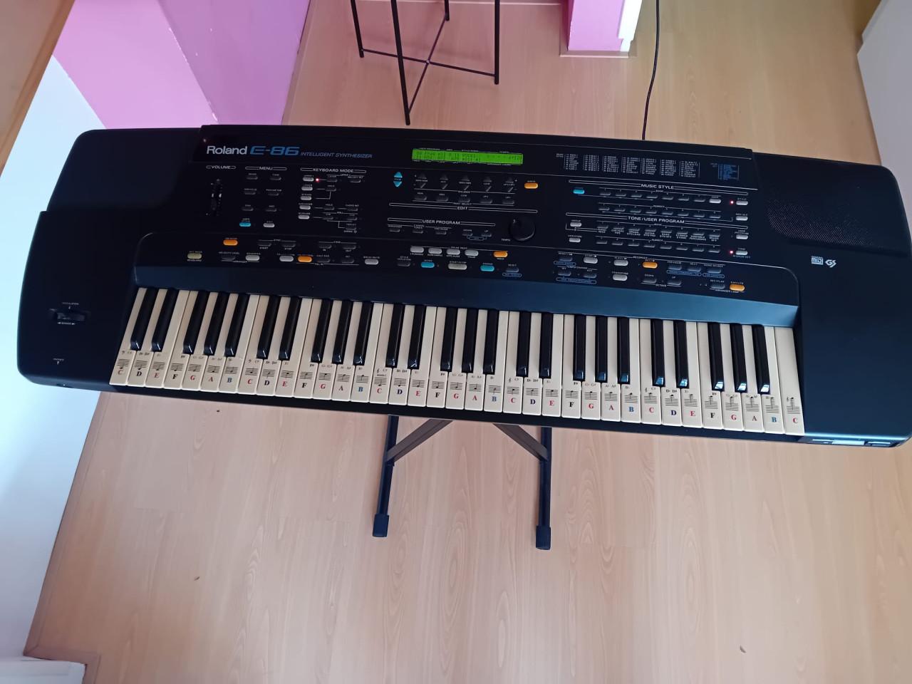 Roland E-86 intelligent synthesizer