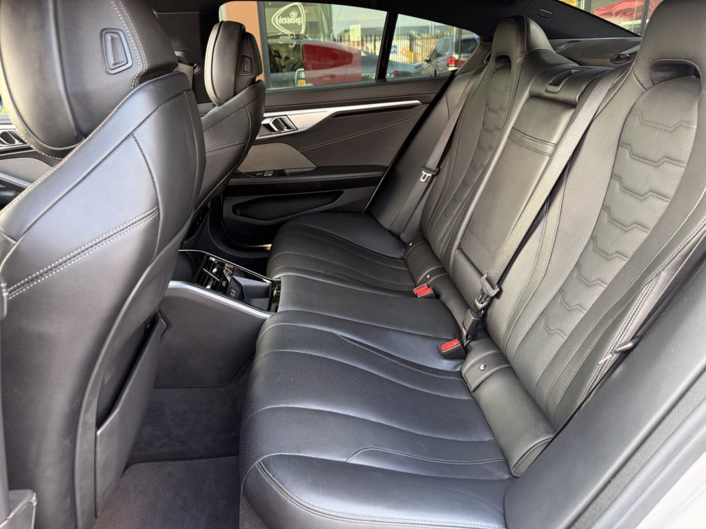 BMW 8-serie gran coupé m850i xdrive high executive | panoramadak | carbon c