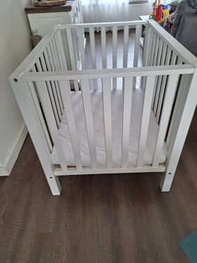Te koop box incl. Boxmatras