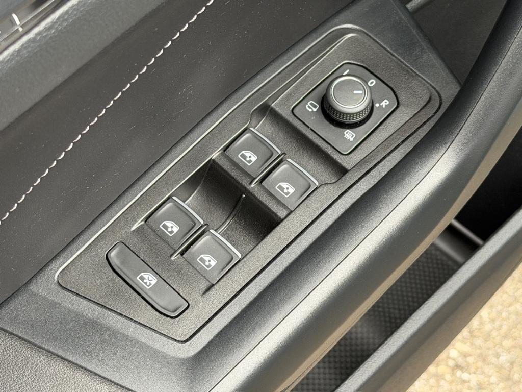 Volkswagen T-roc 1.5 tsi 150pk dsg style | navi | camera | ergo stoel | rij