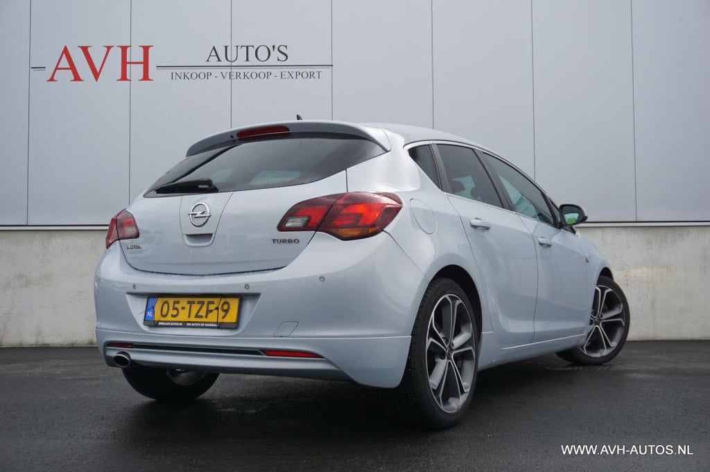 Opel Astra 1.6 turbo sport