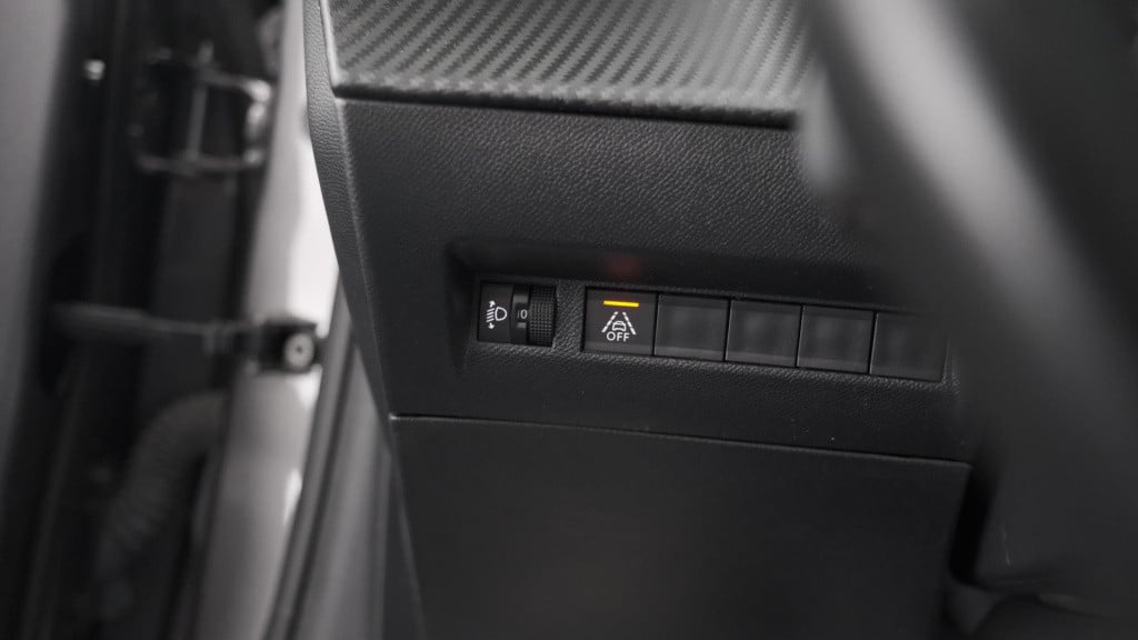 Peugeot 208 puretech 100 eat8 allure | camera | apple carplay | navigatie |