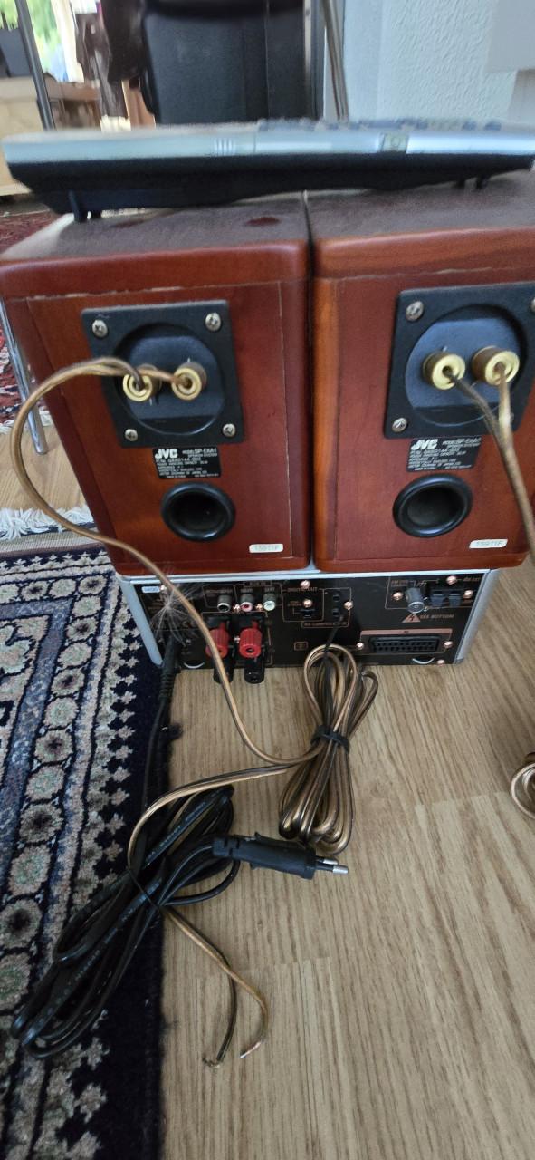 Jvc mini geluids setje cd kom er niet meer uit