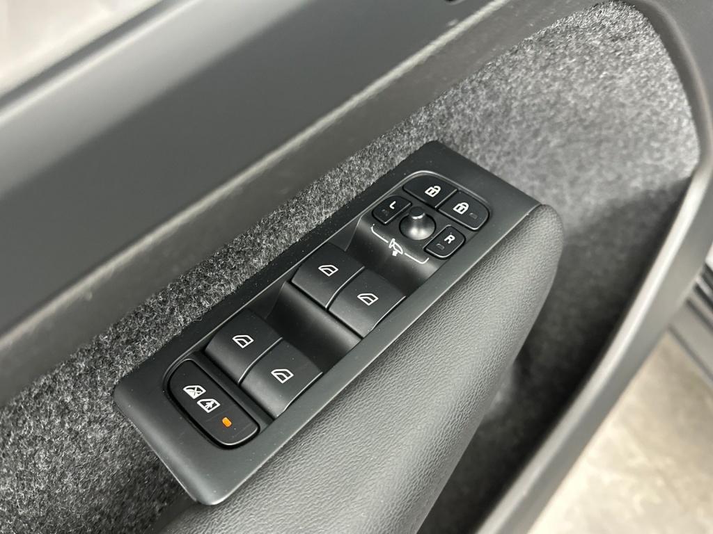 Volvo XC40 t5 262pk recharge ultimate dark| full options !! facelift