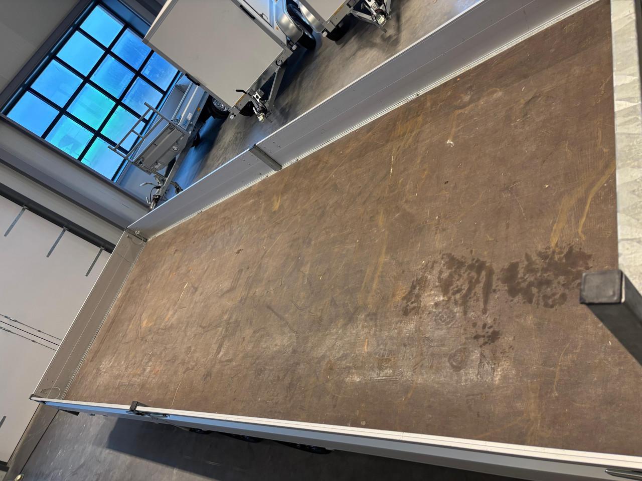 Hapert Azure plateauwagen 605x220cm 3500kg 3-asser z.g.a.n.