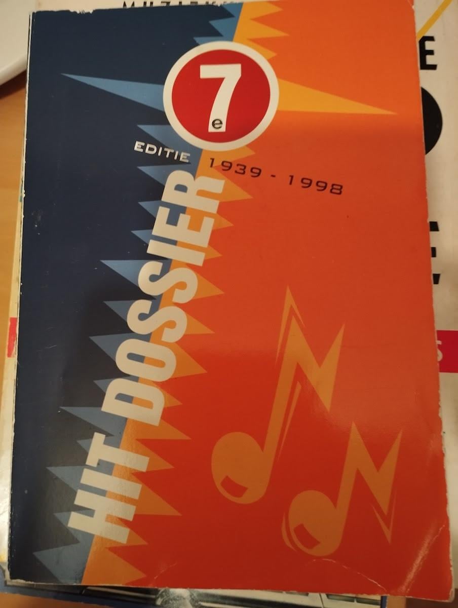 Diverse boeken over popmuziek