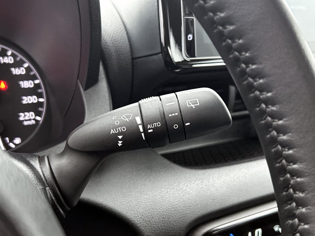 Mazda 2 Hybrid 1.5 centre-line