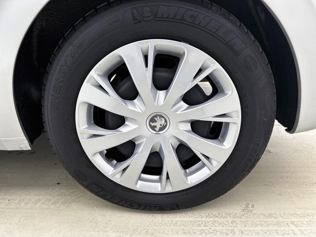 Peugeot 208 82 pk blue lion | rijklaar | trekhaak | navigatie | parkeersens