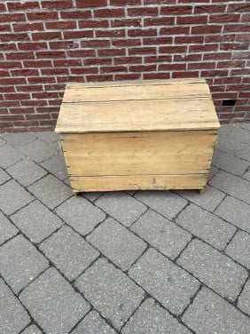 Gratis: ouderwetse dekenkist (grenen)