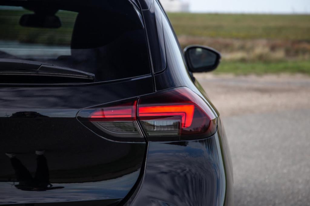 Opel Corsa 1.2 turbo gs black line / apple carplay / automaat / 360 camera 