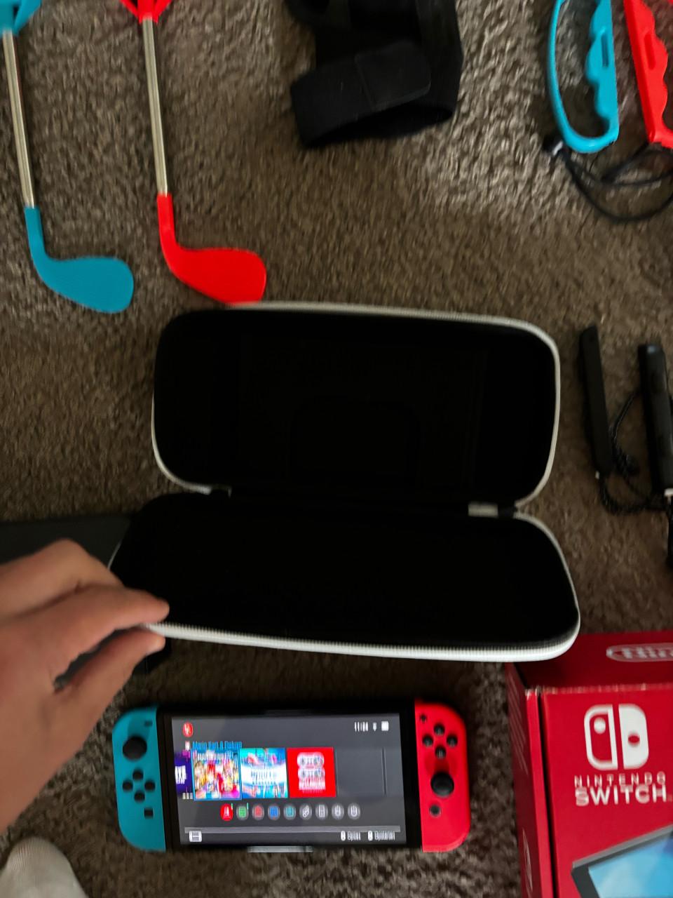 Nintendo Switch OLED met 2 games en veel accessoires