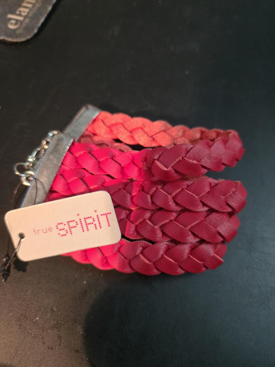 Gevlochten True Spirit armbanden gemaakt van imitatieleer,  Nieuw