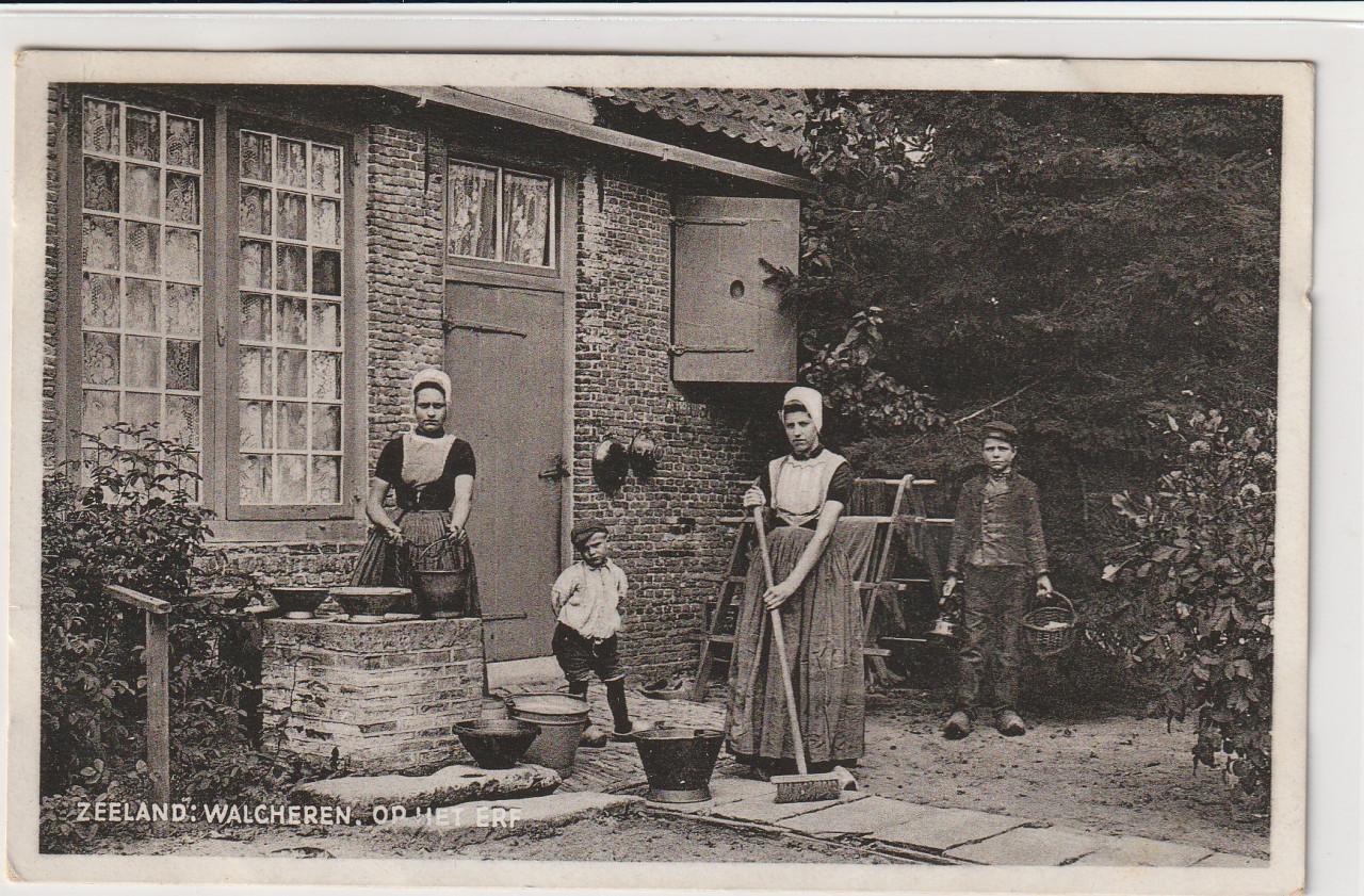 2 x klederdracht Zeeland