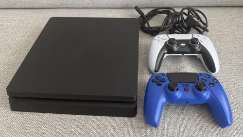 PS4 Slim CUH-2016B | 500GB | 3 Controllers | 7 Games
