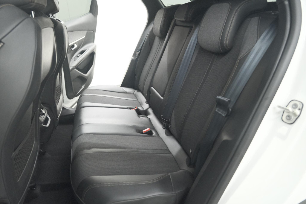 Peugeot 3008 puretech 130 gt-line | camera | dodehoekdetectie | navigatie |