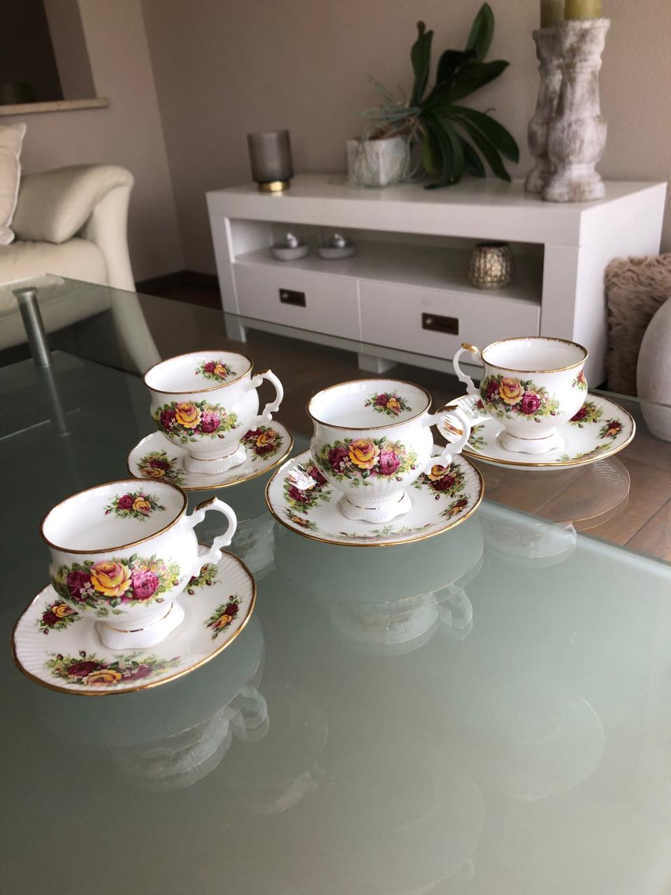 4 vintage kop en schotels Elizabethan Staffordshire