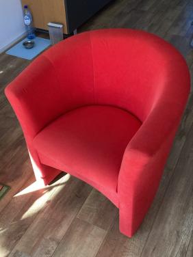 Rood kuipstoeltje
