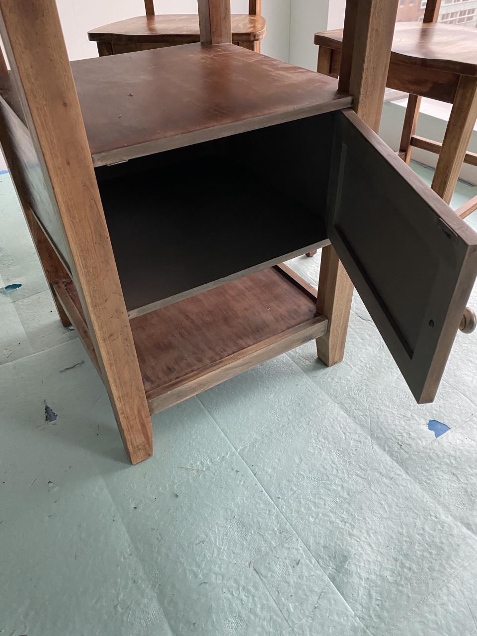 Robuuste houten bartafel met 4 stoelen