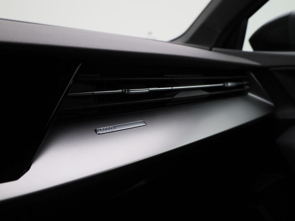 Audi A3 limousine 30 tfsi s edition | automaat | navigatie | vlak stuur | c