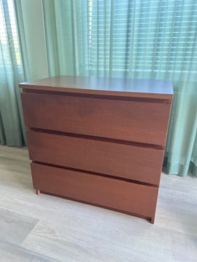 2 donkerbruine ladenkastjes
