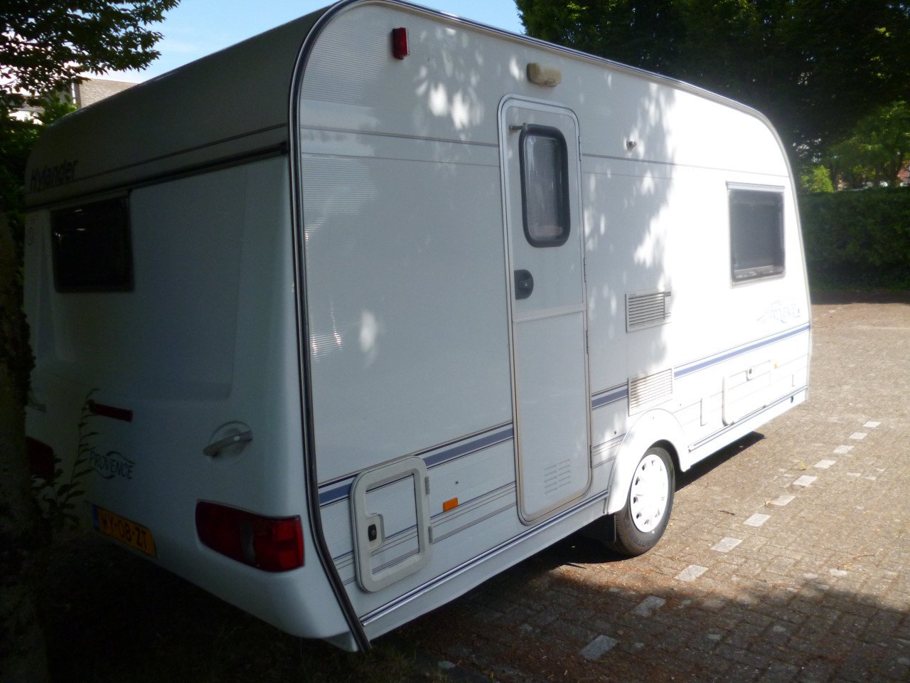 In Pr. St:  HYLANDER 410  PROVENCE   DOREMA LUIFEL MET FRAME EN ZIJSTUKKEN