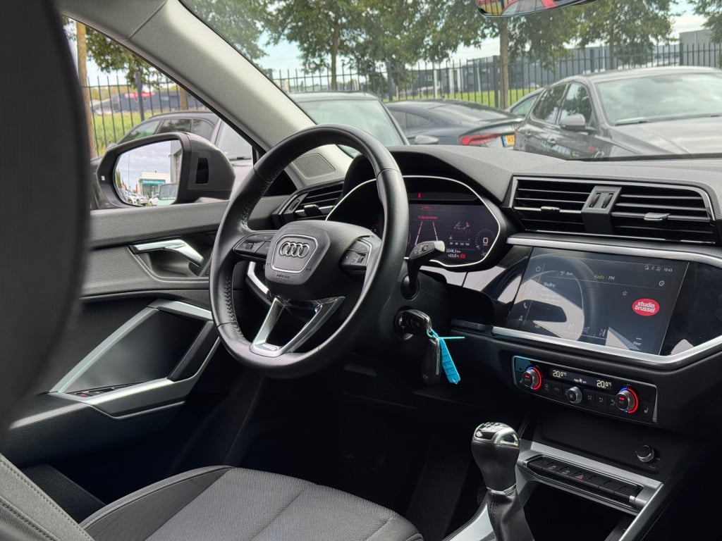 Audi Q3 35 tfsi advanced * matrix led * stoelverwarming * adaptive cruise c