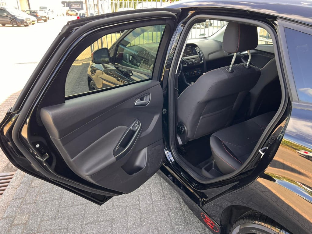Ford Focus 1.5 black edition