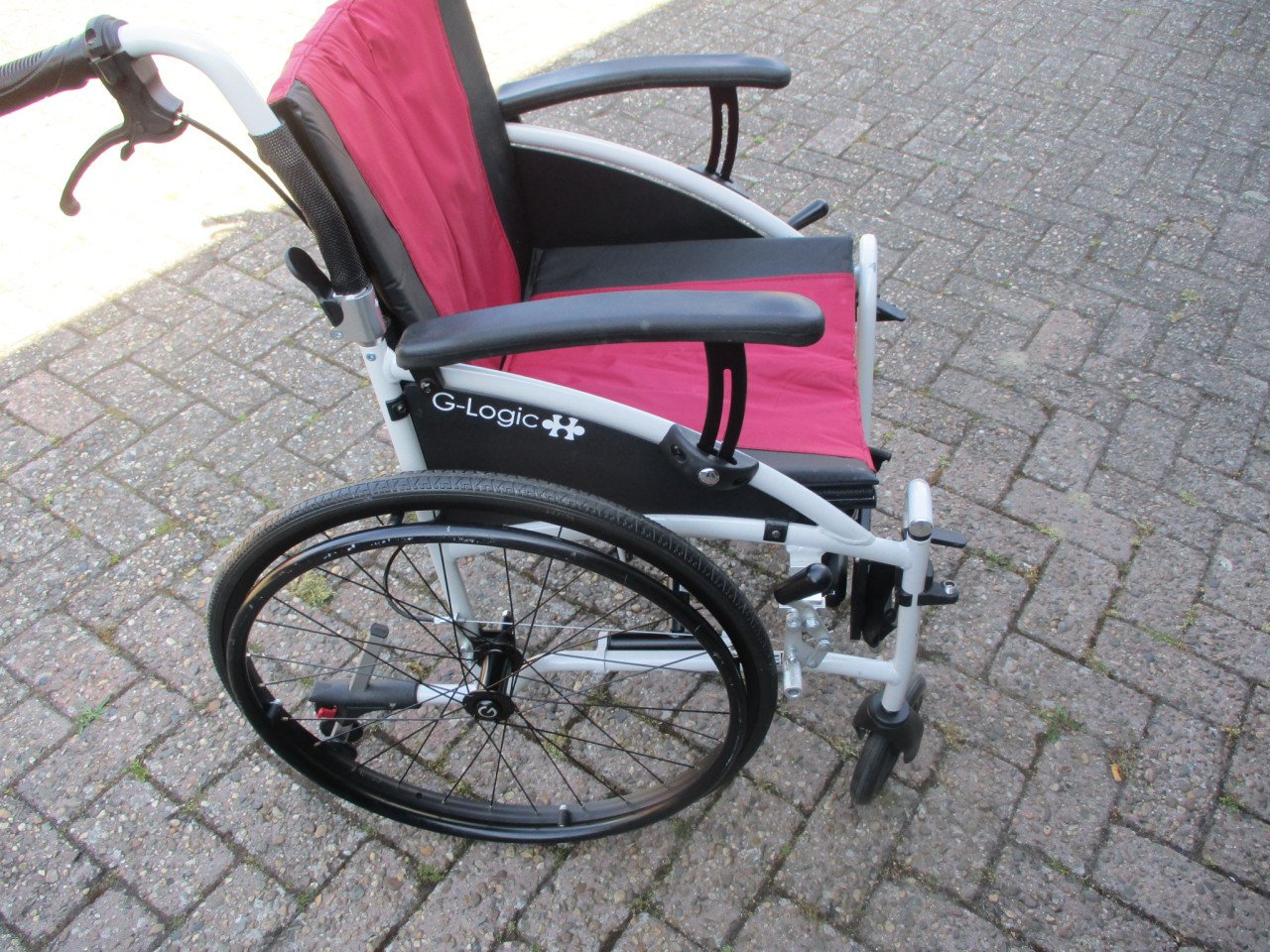 Zgan Excel G Logic + opvouwbare lichtgewicht rolstoel met neerklapbare rug