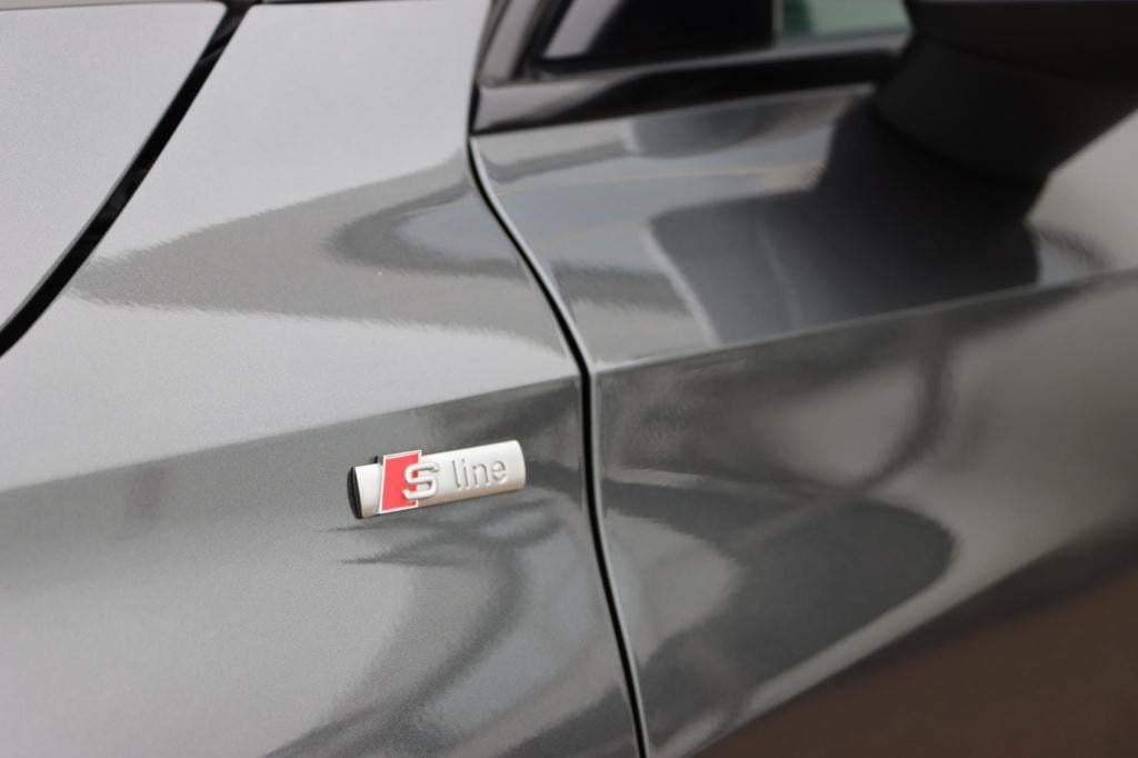 Audi A3 limousine 35 tfsi s-line edition 150pk s-tronic