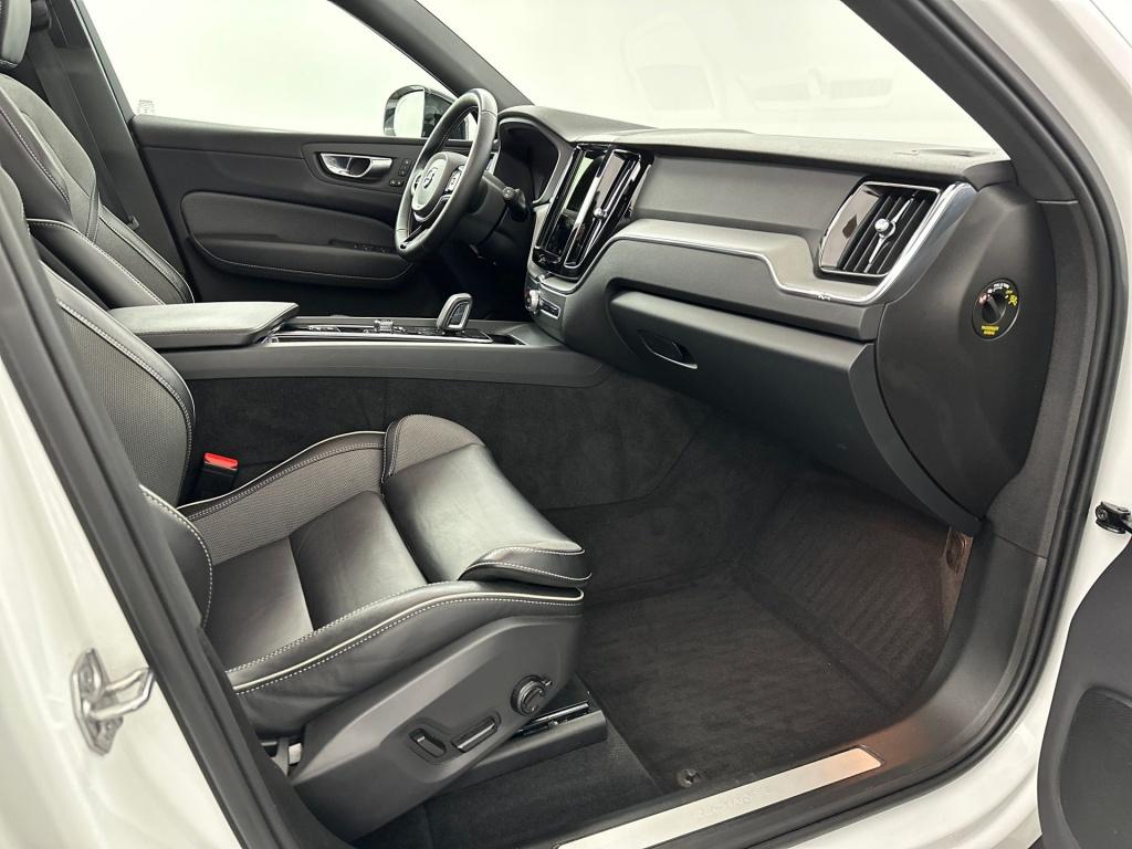 Volvo XC60 t8 390pk recharge r-design| pano| 360camera| trekhaak| h&k sound