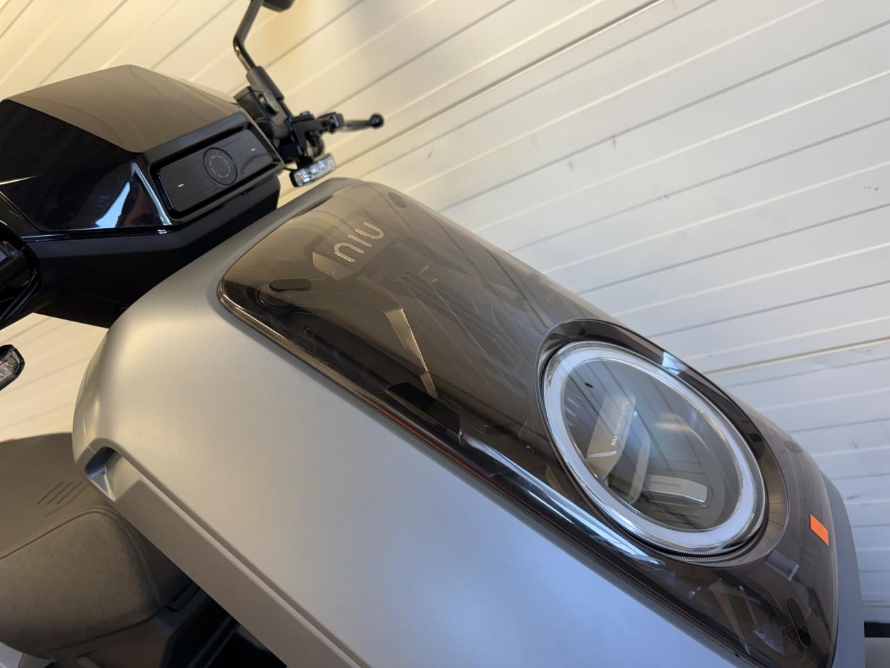 Niu NQIX 150, de beste smart E-scooter uit op voorraad!