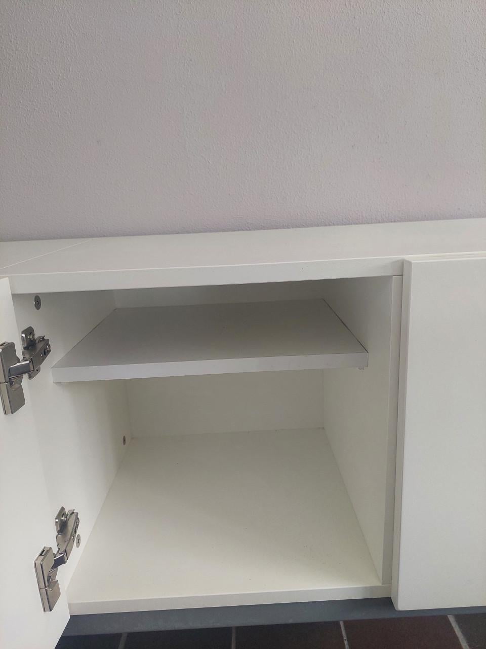 Witte kast / dressoir