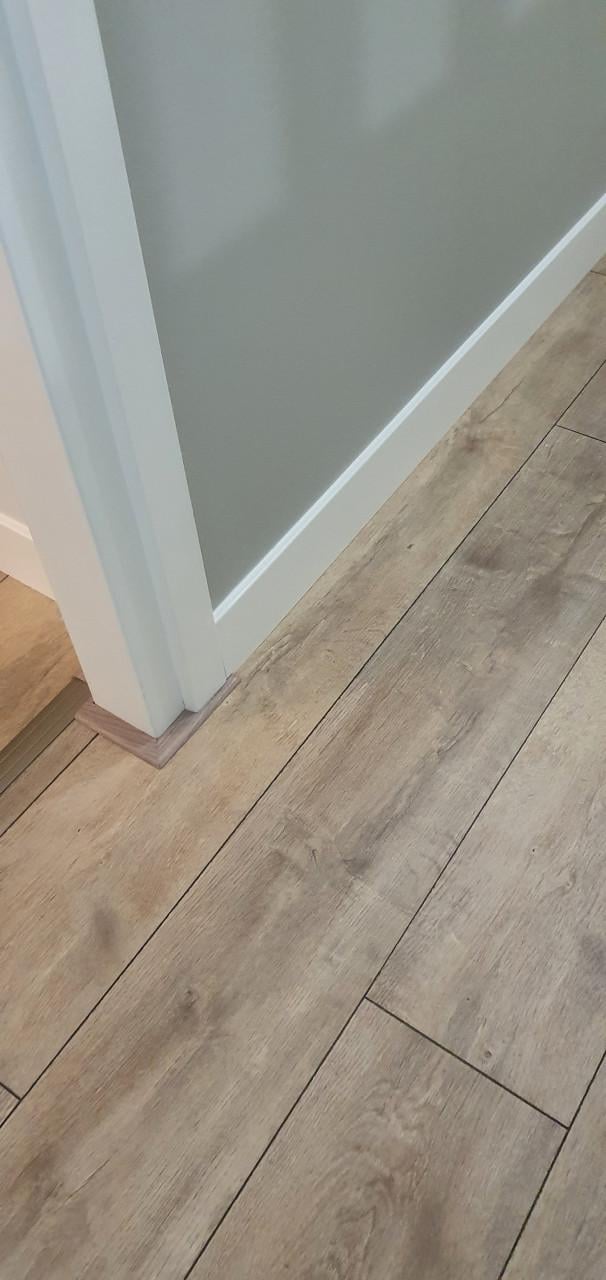 Voor een goede prijs uw laminaat of pvc vloer laten leggen.