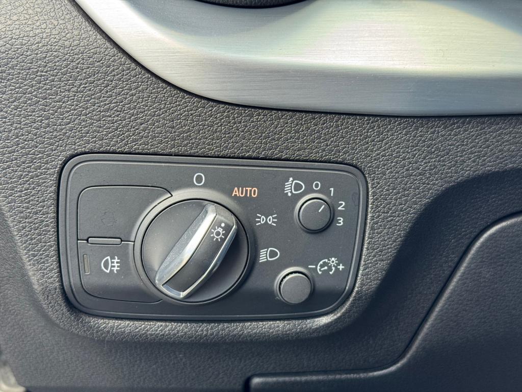 Audi Q2 30 tfsi design * camera * carplay * clima