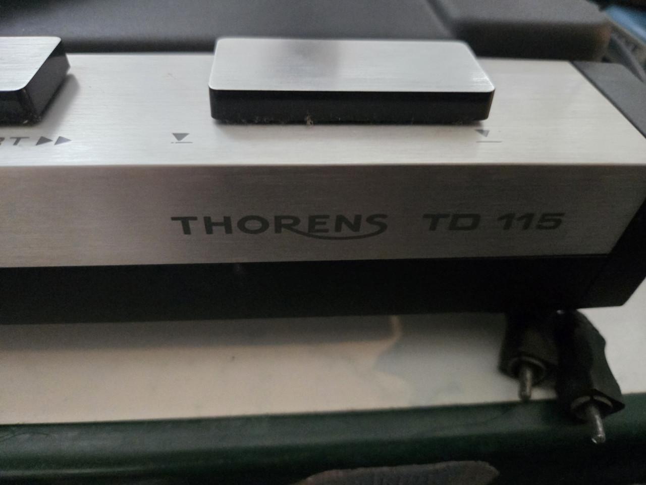 Thorens TD 115 semi-automatische draaitafel.