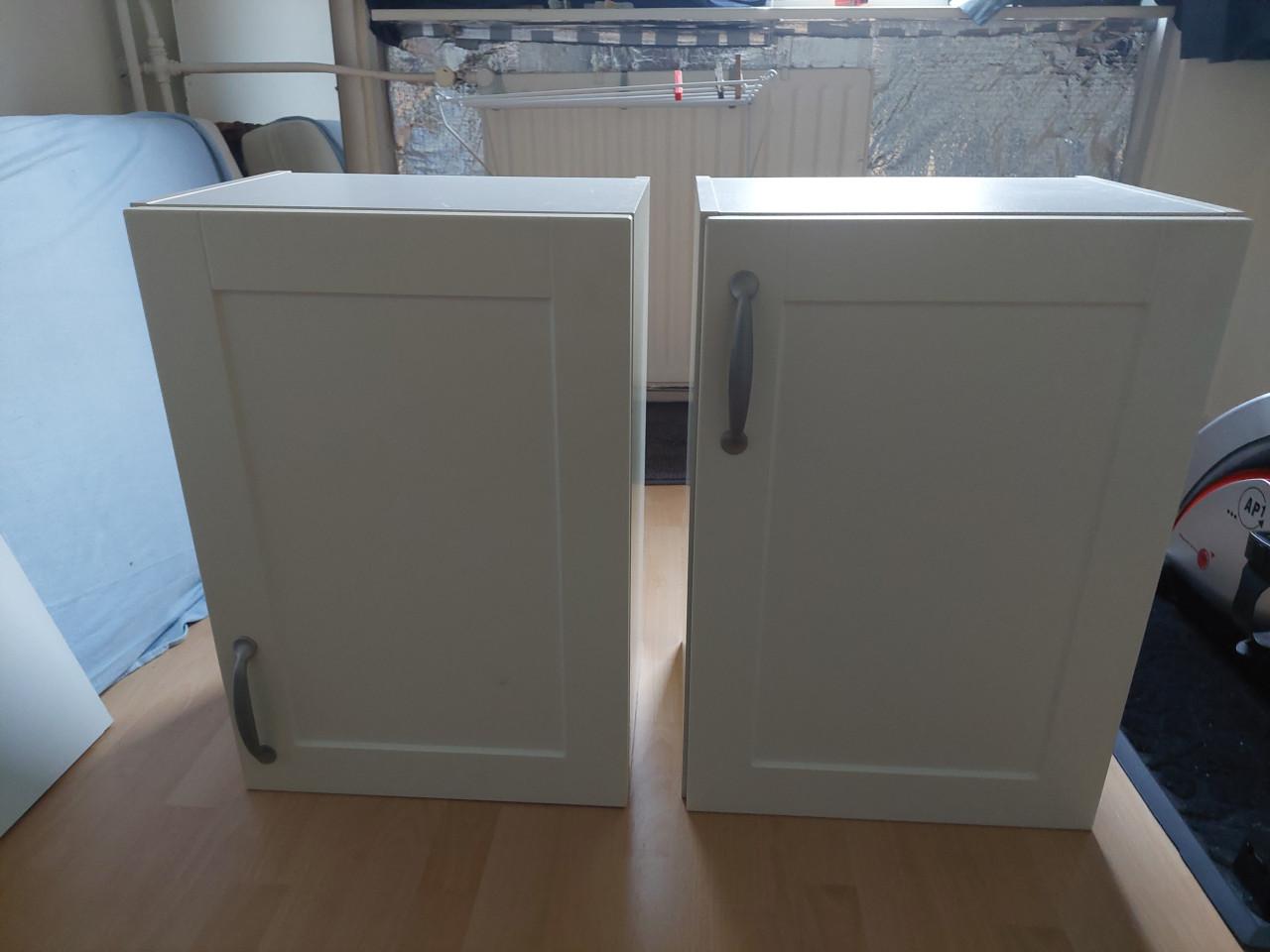 2 witte kastjes