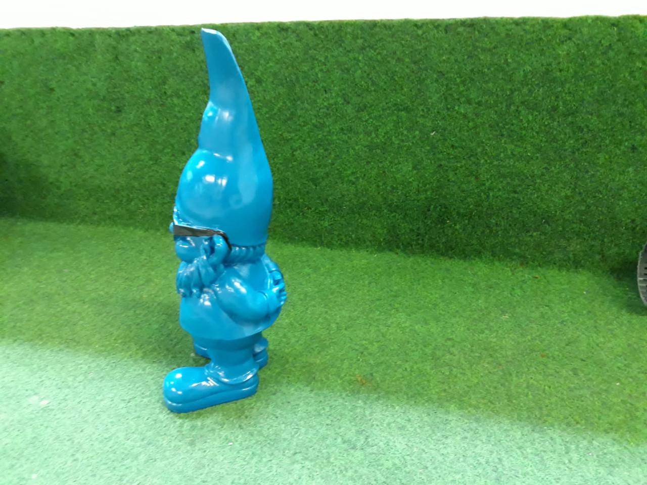 Tuinkabouter blauw met zwarte zonnebril