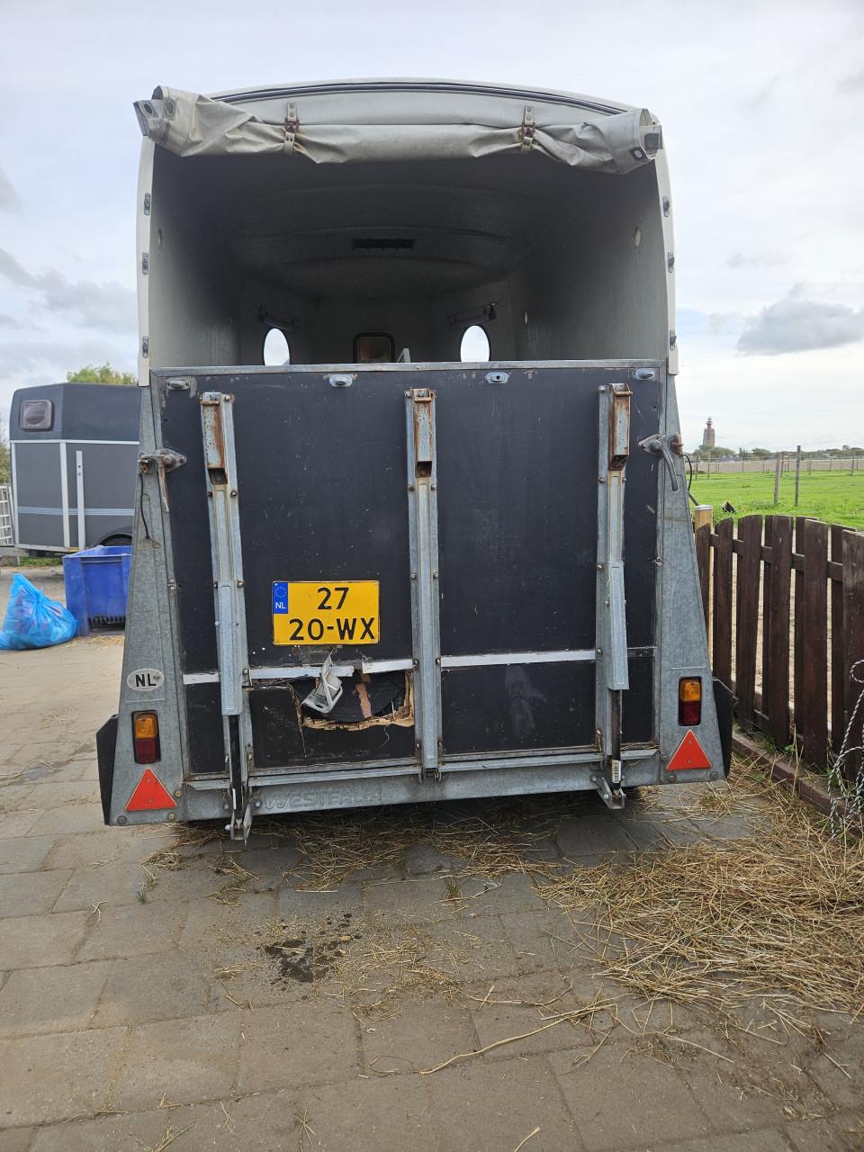2paards trailer