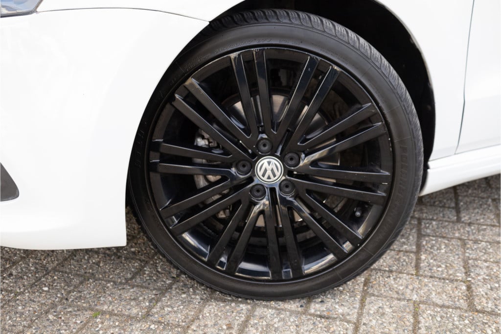 Volkswagen Polo 1.4 tsi bluegt 15pk pano nav 17inch