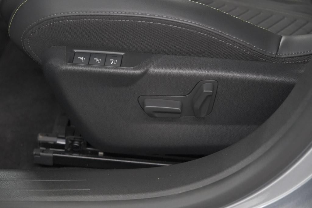 Peugeot 208 1.2 hybrid 145 e-dcs6 gt | alcantara pakket | camera | apple ca