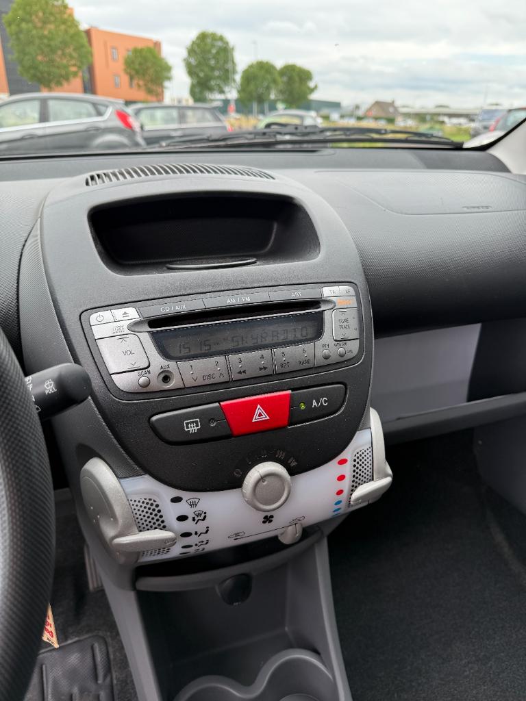 Peugeot 107 1.0-12v xs - 5drs - airco