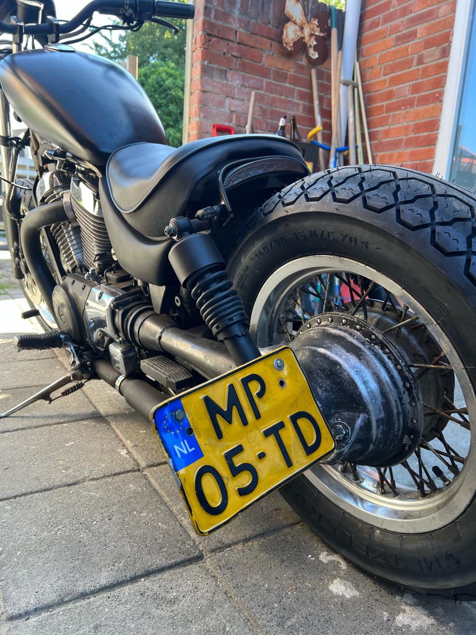 Suzuki intruder vs700