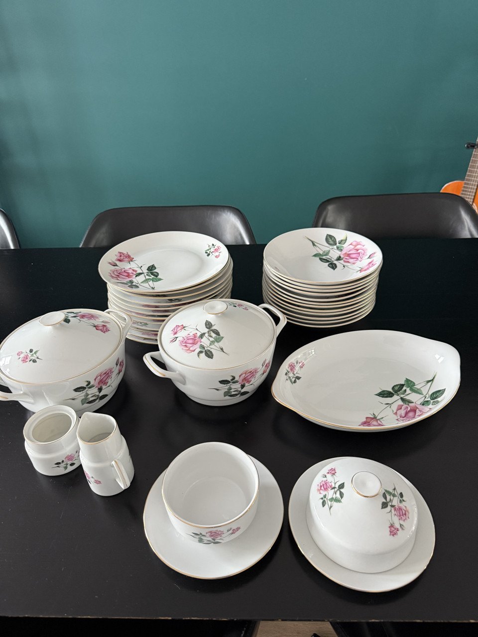 12-delig servies gouden rand en roze roosjes epiag D.F. Czecho slovakia