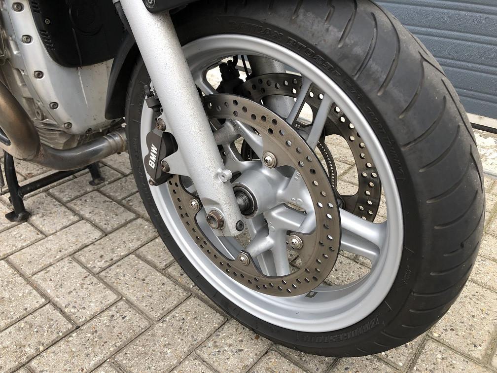 Keurige BMW R1150R uit 2002 met 87 dkm, kofferset, ABS, windscherm €2695,-