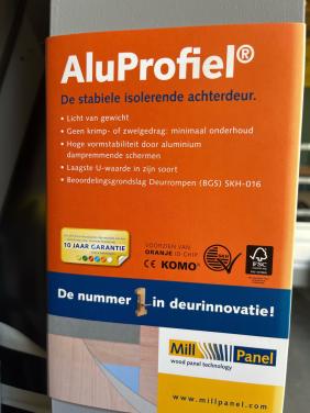 Stabiele isolerende achterdeur