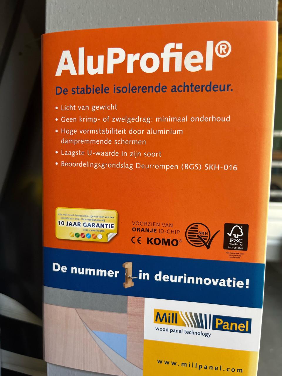 Stabiele isolerende achterdeur