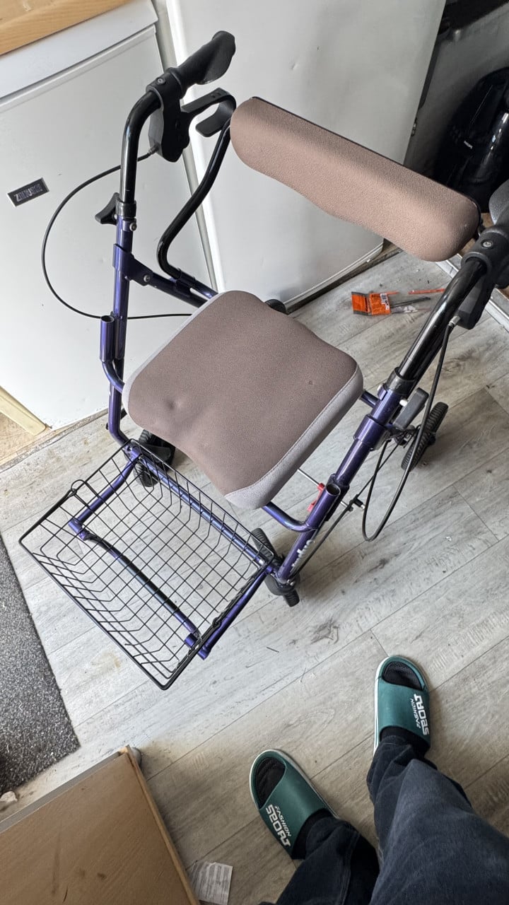 Rollator en rolstoel in 1